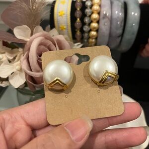 Gold Chevron Pearl clip on Earrings
